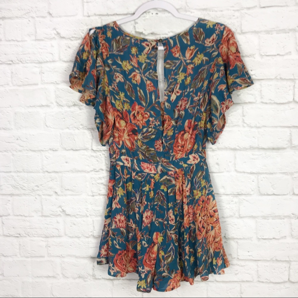 Kimchi Blue Floral Flutter Sleeve Boho Romper 0 - Picture 5 of 8
